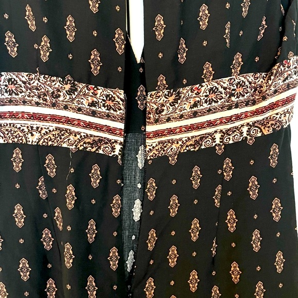 Urban Outfitters Ecote NWOT Paisley Plunge Front Sleeveless Boho Romper - Picture 7 of 8